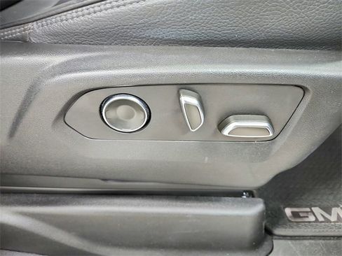Used 2024 GMC Yukon Denali image 40