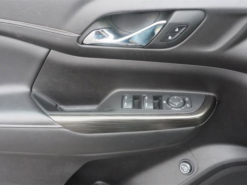 Used 2023 GMC Acadia SLT image 19