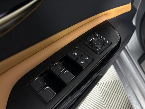 Used 2025 Lexus ES 300h w/ Technology Package FWD image 28
