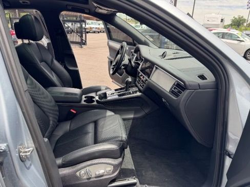 Used 2024 Porsche Macan Turbo image 18
