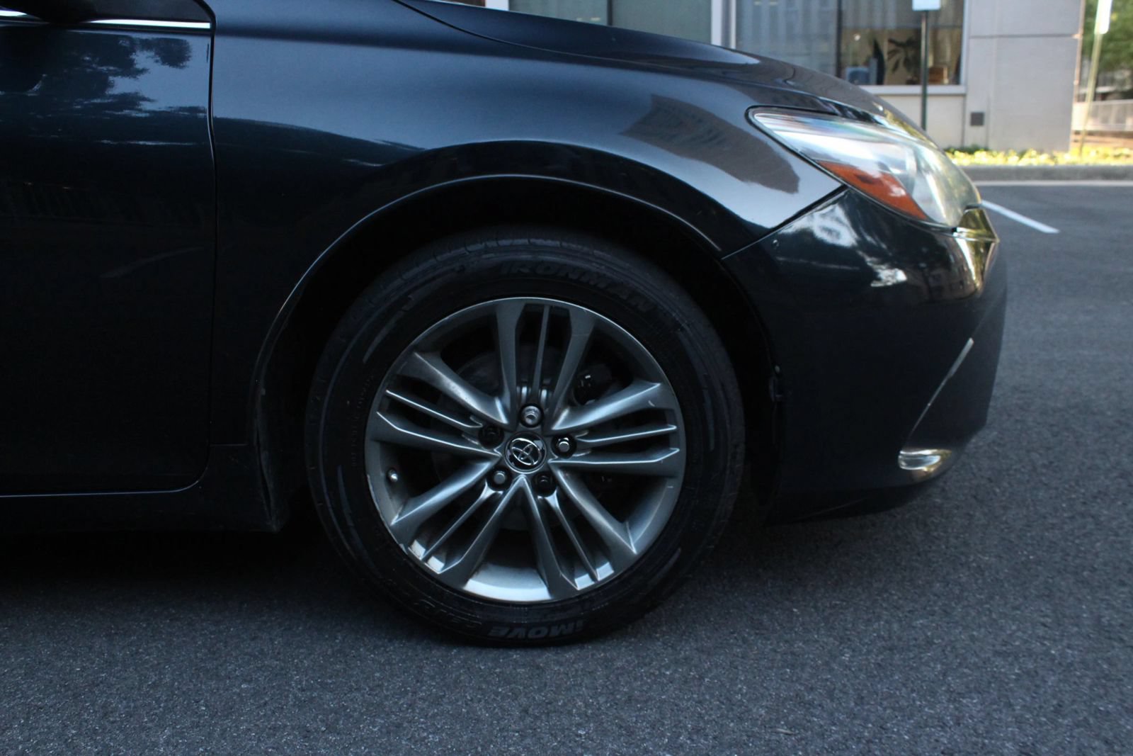 Used 2015 Toyota Camry SE FWD image 4