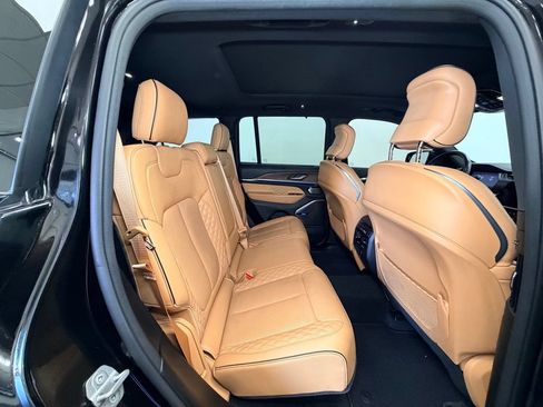Used 2022 Jeep Grand Cherokee Summit w/ Luxury Tech Group V AWD/4WD image 8