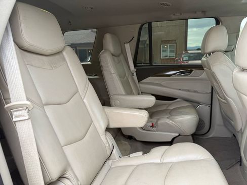 Used 2018 Cadillac Escalade Luxury image 24