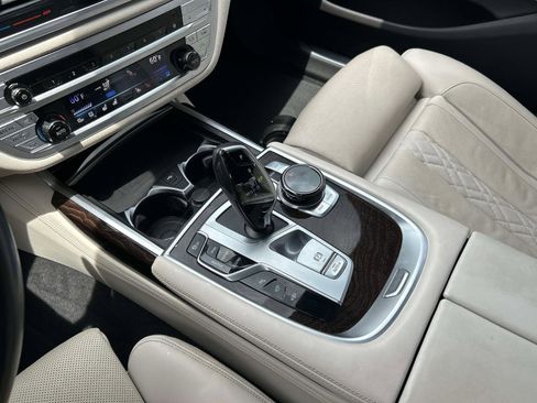 Used 2021 BMW 740i w/ M Sport Package RWD image 18