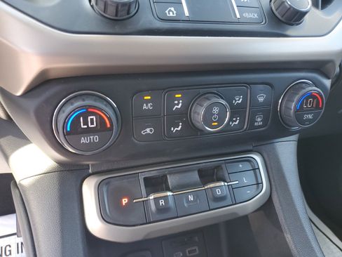 Used 2021 GMC Acadia Denali image 21