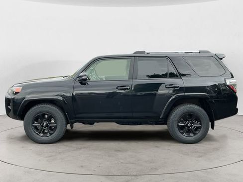 Used 2022 Toyota 4Runner SR5 Premium w/ Moonroof Package AWD/4WD image 2