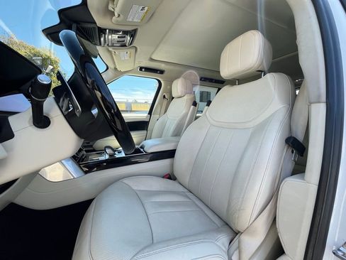 Used 2023 Land Rover Range Rover Long Wheelbase SE image 14