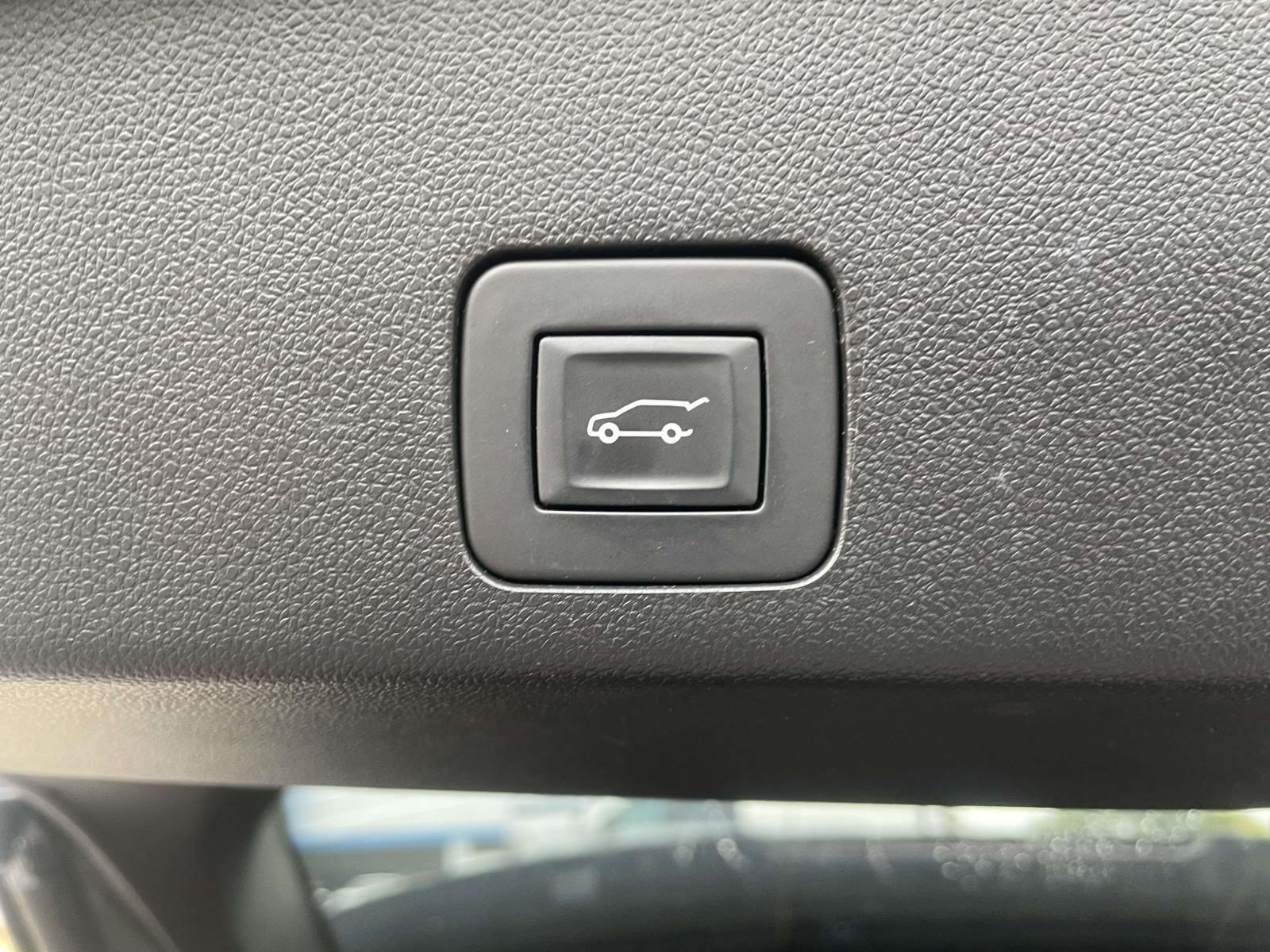 Used 2023 Buick Encore GX Essence w/ Experience Buick Package FWD image 9