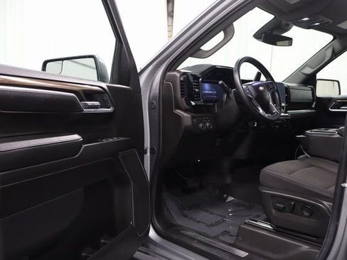 Used 2025 Chevrolet Silverado 1500 LT AWD/4WD image 10