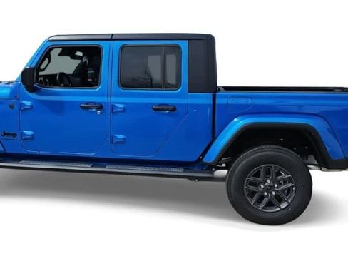 New 2025 Jeep Gladiator Sport AWD/4WD image 6