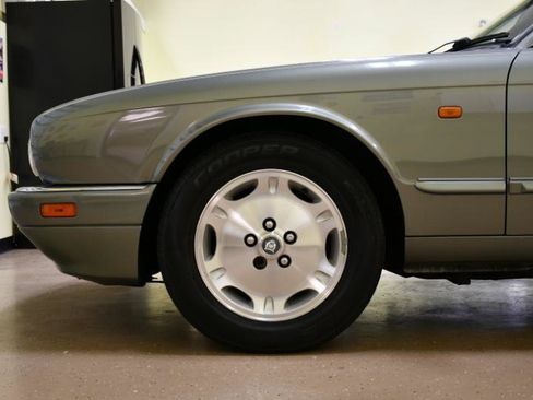 Used 1997 Jaguar XJ6 RWD image 9