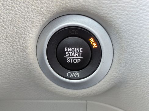 Used 2023 Chrysler Pacifica Limited image 22