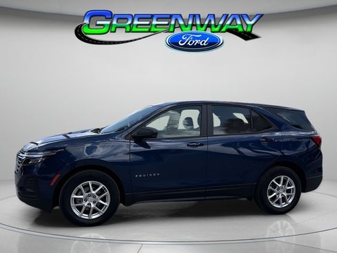 Used 2023 Chevrolet Equinox LS w/ Driver Confidence II Package FWD image 1