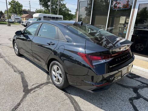 Used 2021 Hyundai Elantra SE FWD image 7