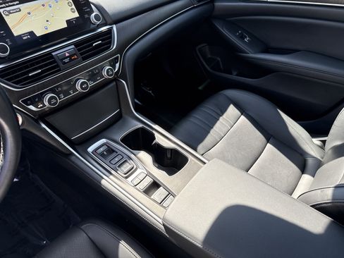 Used 2022 Honda Accord Touring image 14
