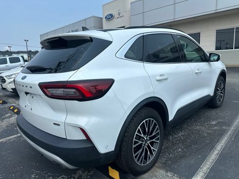 Used 2023 Ford Escape SE w/ PHEV Premium Package FWD image 5
