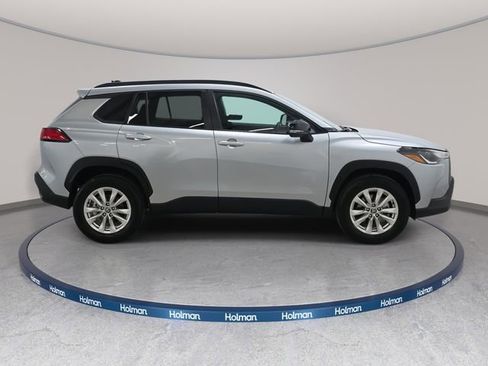 Certified 2025 Toyota Corolla Cross LE image 4