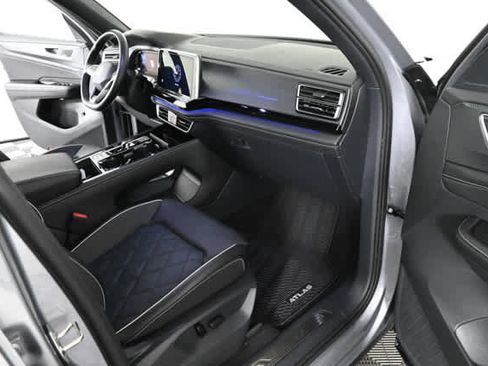 Used 2024 Volkswagen Atlas Cross Sport SEL Premium R-Line AWD/4WD image 11