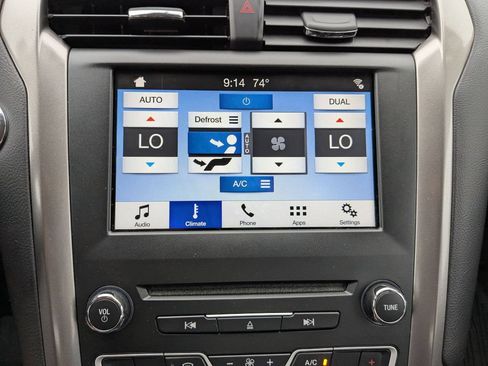Used 2018 Ford Fusion SE w/ Fusion SE Technology Package FWD image 29