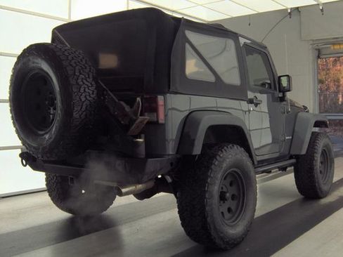 Used 2017 Jeep Wrangler Rubicon w/ Connectivity Group image 3