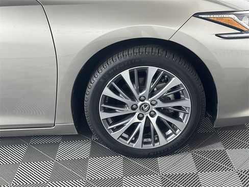 Used 2020 Lexus ES 300h w/ Premium Package image 12