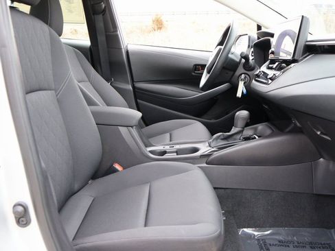 Used 2025 Toyota Corolla LE image 9