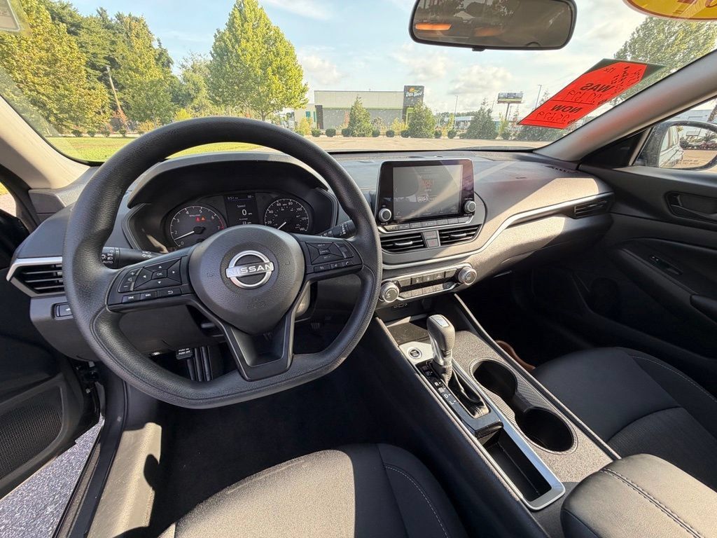 Certified 2025 Nissan Altima 2.5 S FWD image 18