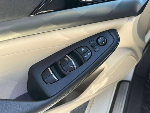 Used 2023 Nissan Maxima SV w/ Floor Mat Group FWD image 17