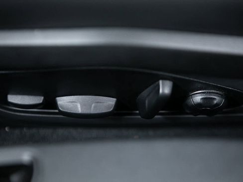 Certified 2025 Porsche 911 Carrera image 17