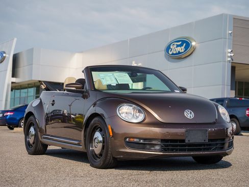 Used 2014 Volkswagen Beetle 1.8T FWD image 2