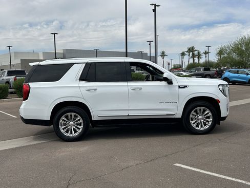 Certified 2021 GMC Yukon XL SLT w/ SLT Luxury Package AWD/4WD image 6