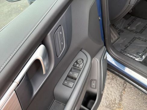 Certified 2025 Buick Enclave Preferred FWD image 19