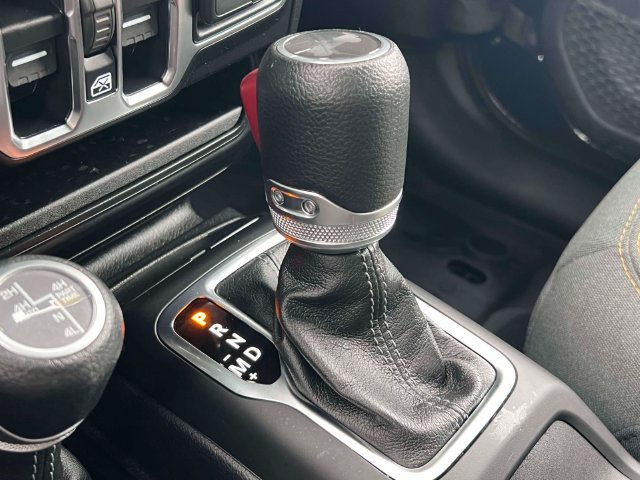Used 2024 Jeep Wrangler Unlimited Sahara AWD/4WD image 15