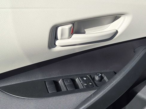 Used 2023 Toyota Corolla LE image 18