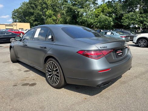 Used 2022 Mercedes-Benz S 580 4MATIC Sedan image 2