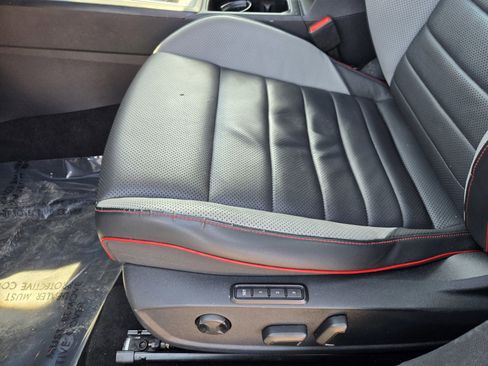 Used 2022 Volkswagen GTI SE w/ SE Leather Package image 18