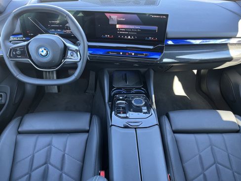 Used 2024 BMW i5 eDrive40i image 3