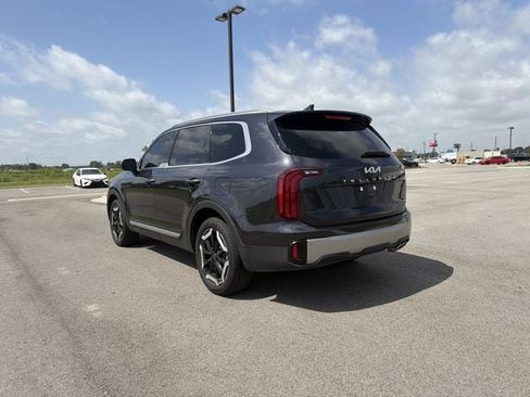 Used 2025 Kia Telluride S FWD image 3