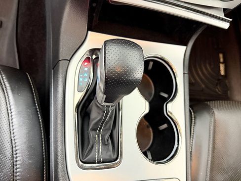 Used 2016 Jeep Grand Cherokee SRT image 34