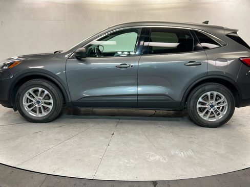 Used 2022 Ford Escape SE w/ Cold Weather Package image 2