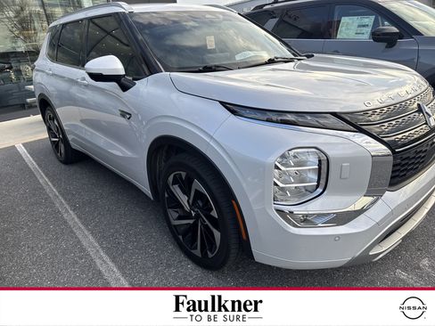 Used 2023 Mitsubishi Outlander SEL image 1