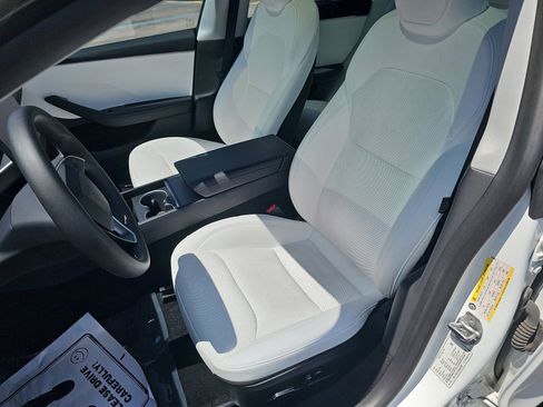 Used 2024 Tesla Model 3 Long Range RWD image 17