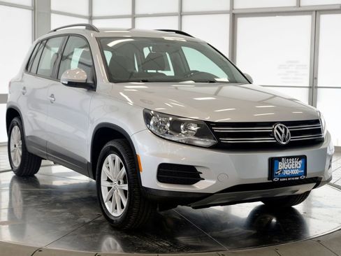 Used 2017 Volkswagen Tiguan S image 2