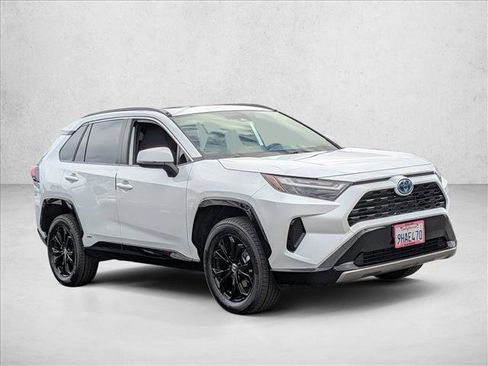 Used 2023 Toyota RAV4 SE w/ Convenience Package AWD/4WD image 4