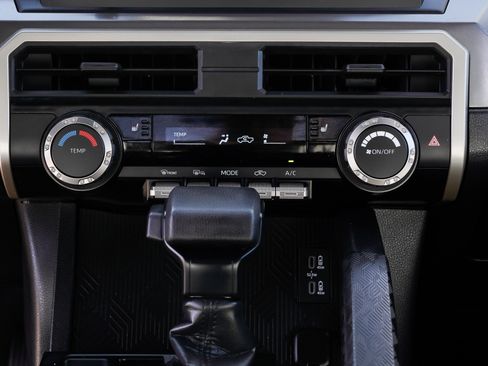 Certified 2024 Toyota Tacoma SR5 AWD/4WD image 36