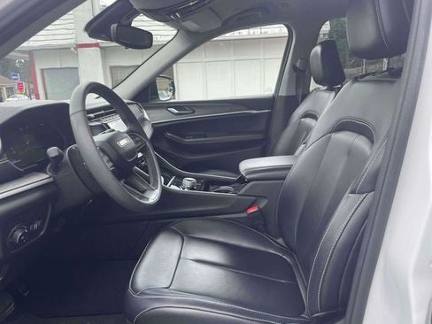 Used 2023 Jeep Grand Cherokee L Limited AWD/4WD image 18