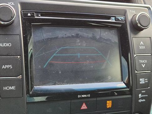 Used 2017 Toyota Camry SE image 13