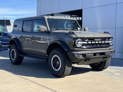 New 2025 Ford Bronco Outer Banks w/ Sasquatch Package