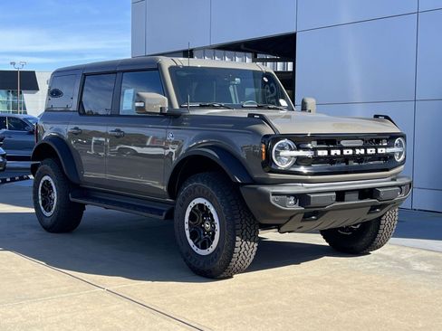 New 2025 Ford Bronco Outer Banks w/ Sasquatch Package image 1