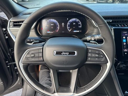 New 2025 Jeep Grand Cherokee Altitude image 25